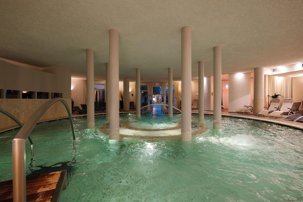 swimming pool spa