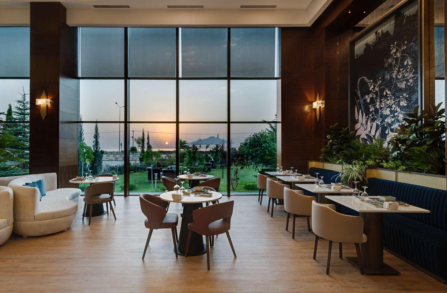 restaurant cafeteria