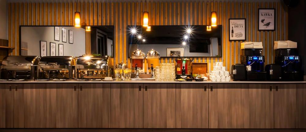 restaurant cafeteria