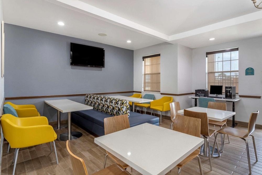 restaurant cafeteria