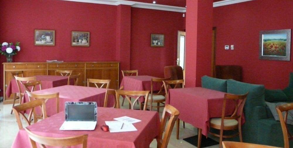 restaurant cafeteria