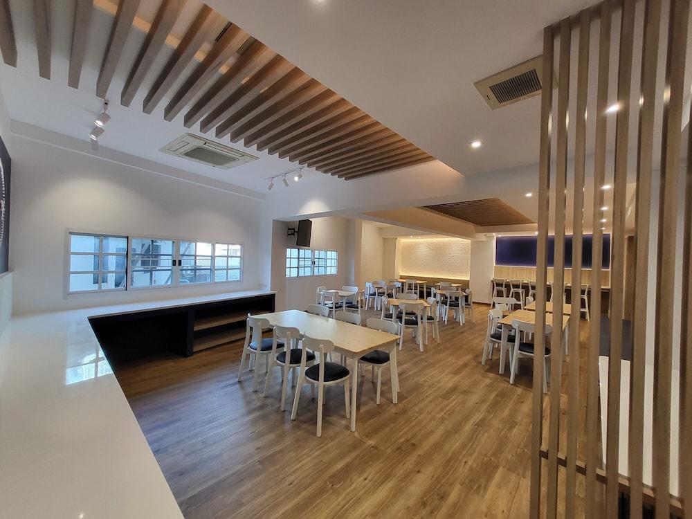 restaurant cafeteria