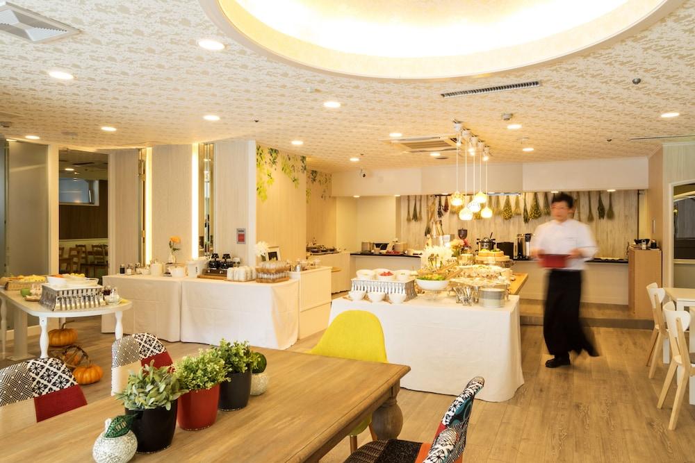 restaurant cafeteria