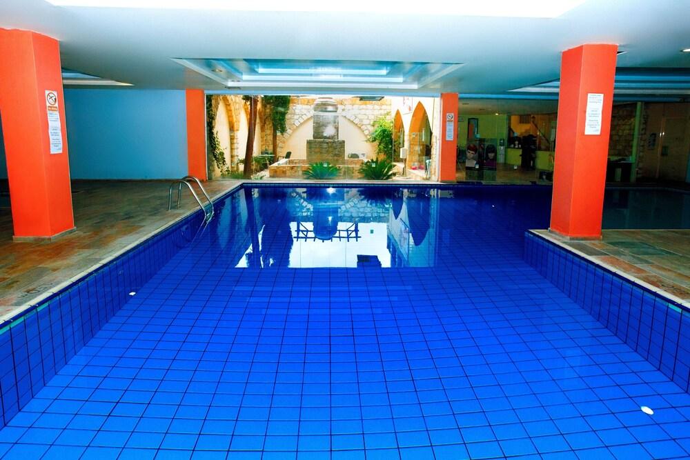 swimming pool spa