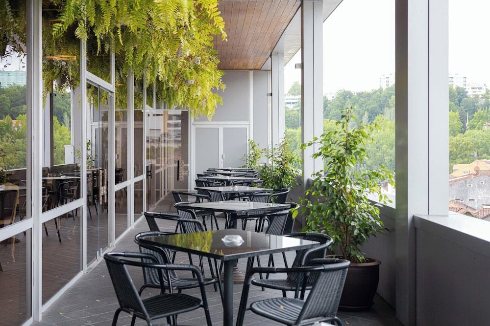 restaurant cafeteria