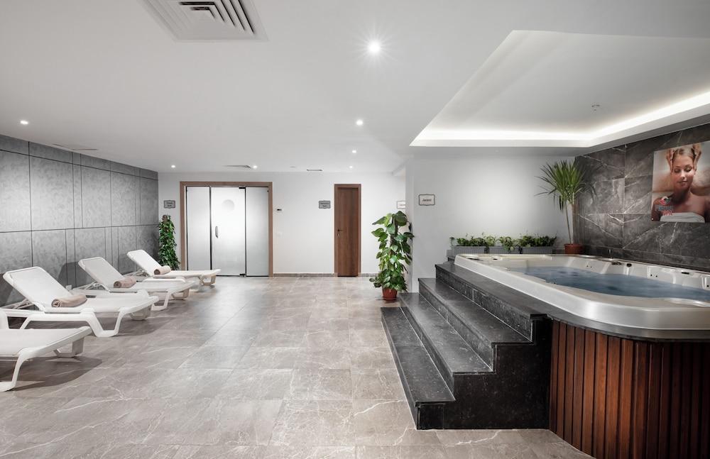 swimming pool spa