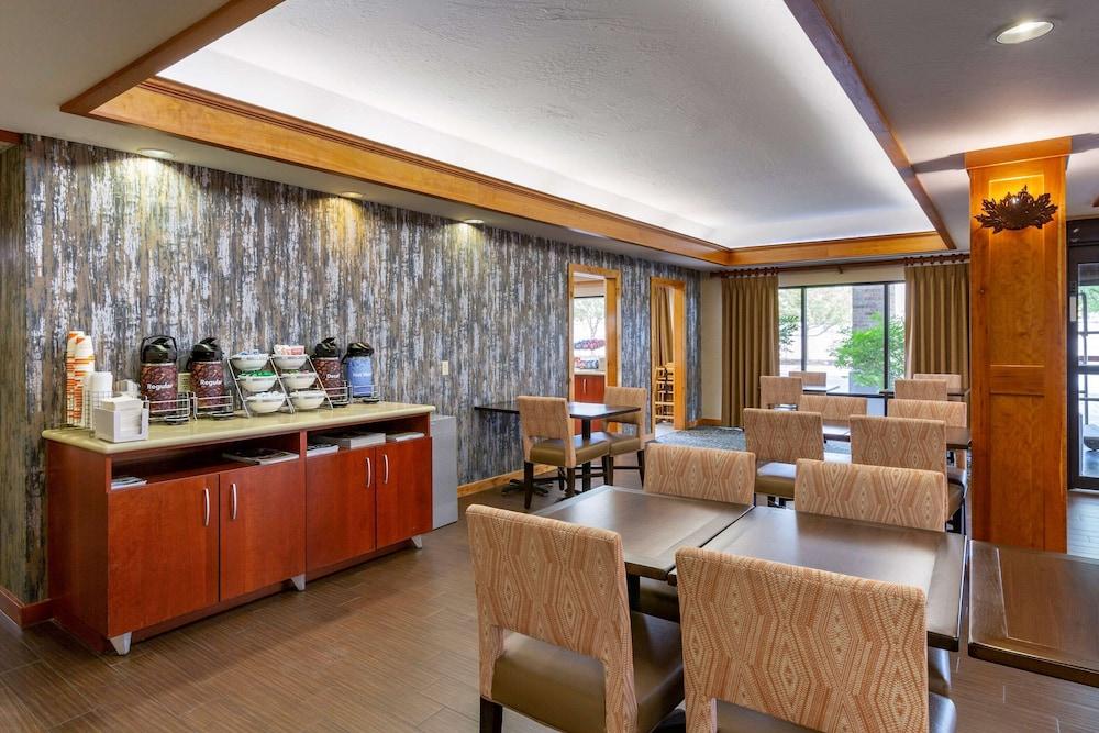 restaurant cafeteria
