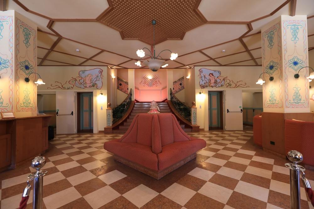 lobby