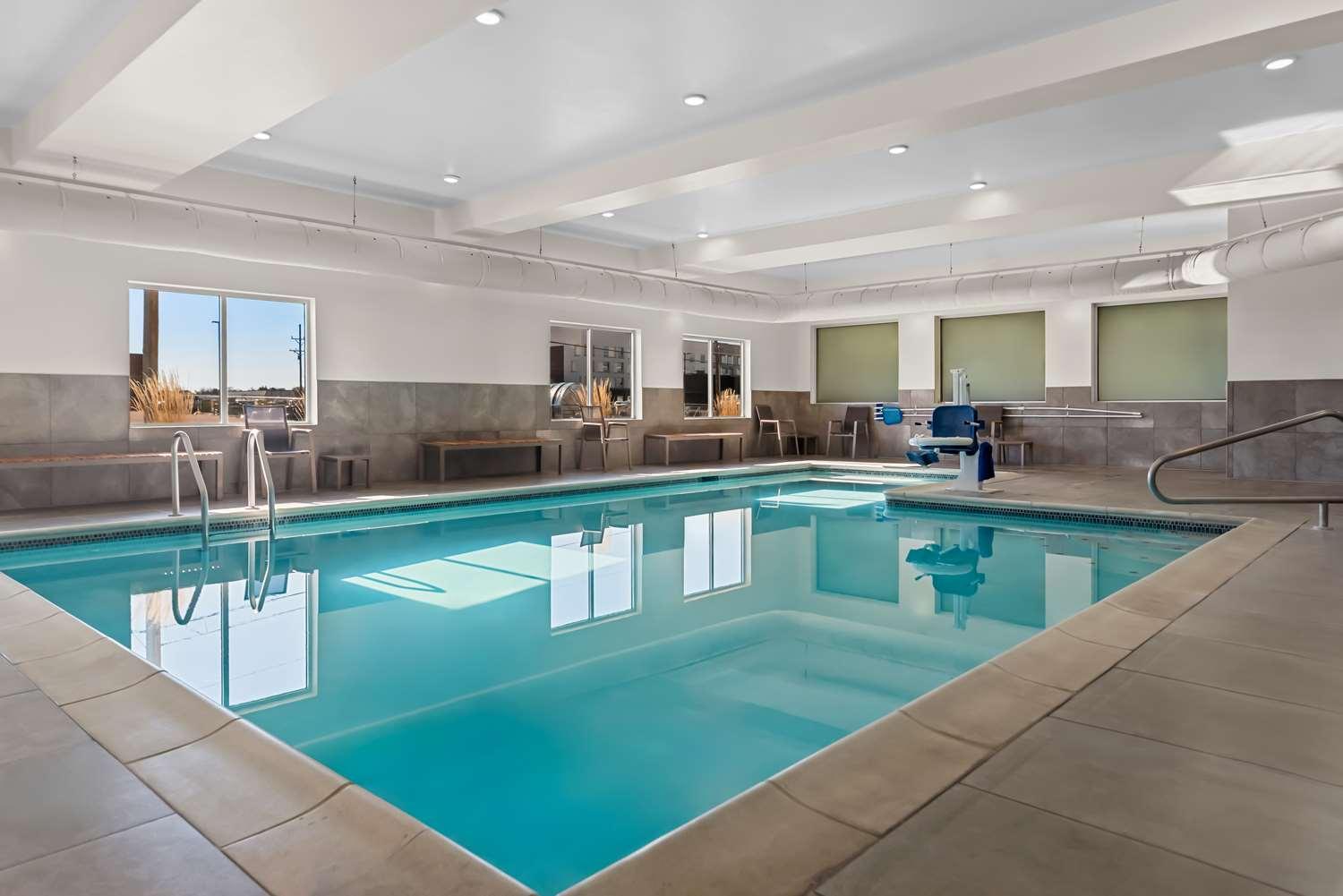 swimming pool spa