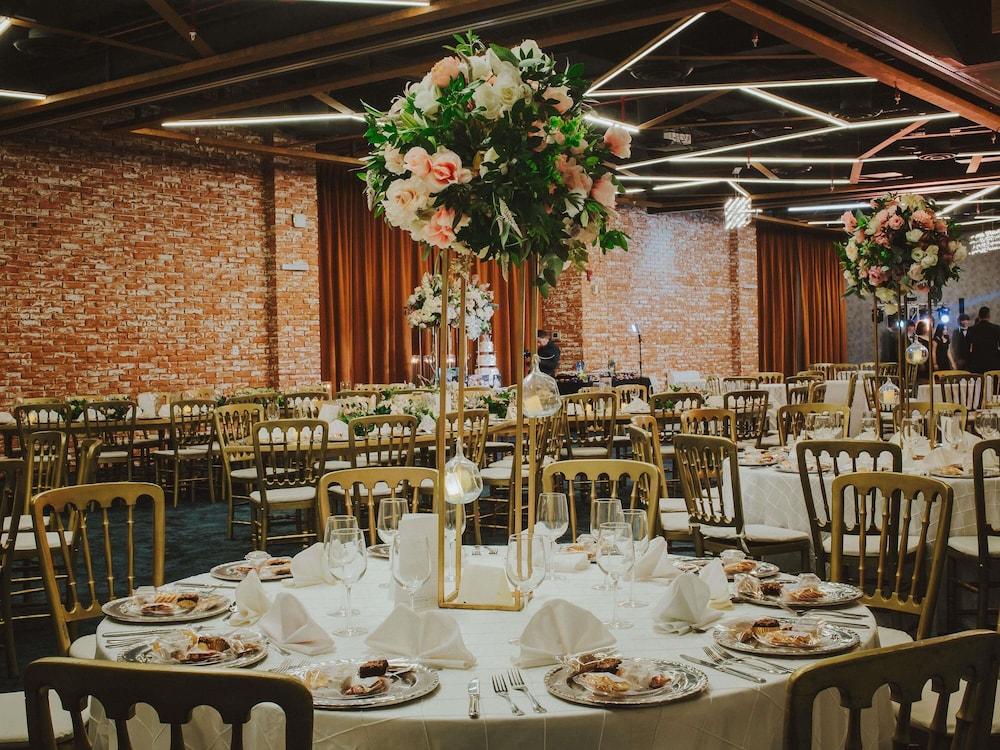 restaurant cafeteria