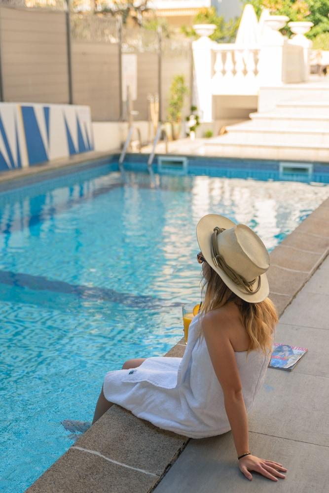 swimming pool spa