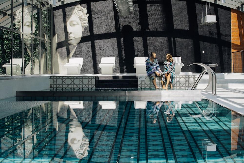 swimming pool spa