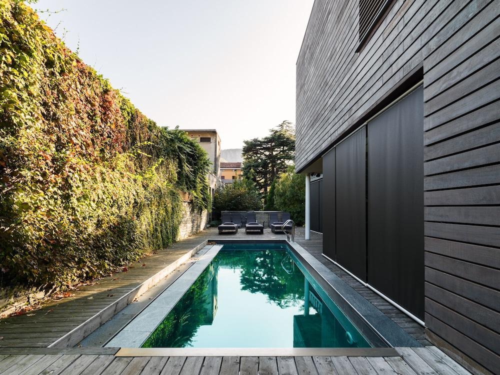 swimming pool spa