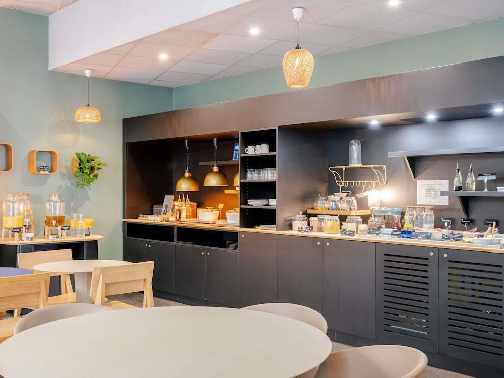 restaurant cafeteria