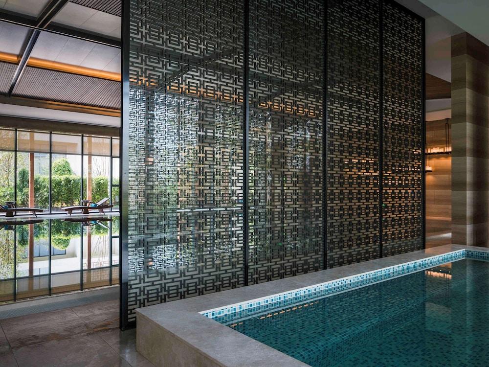 swimming pool spa