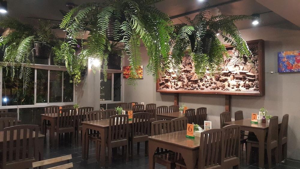 restaurant cafeteria