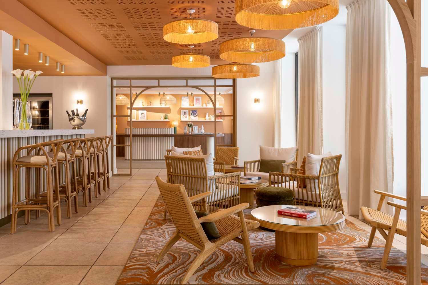 restaurant cafeteria