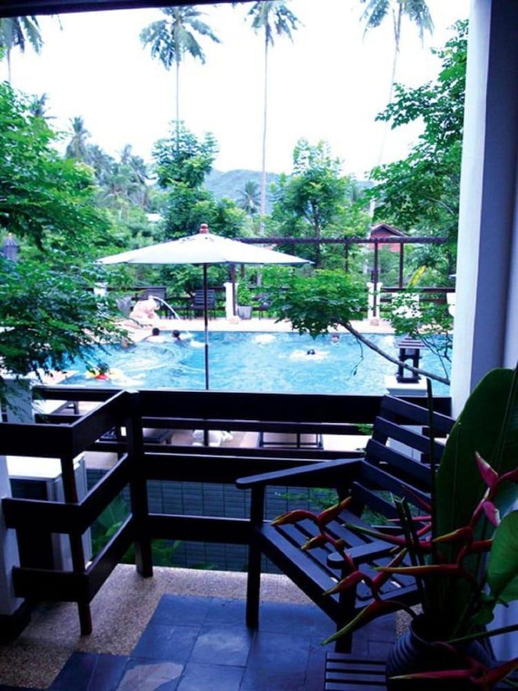 swimming pool spa