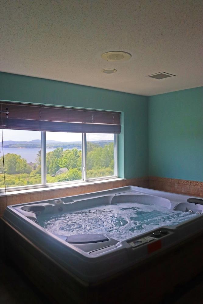 swimming pool spa