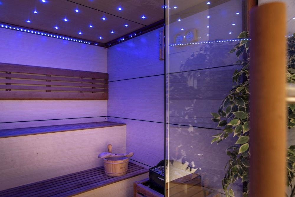 swimming pool spa