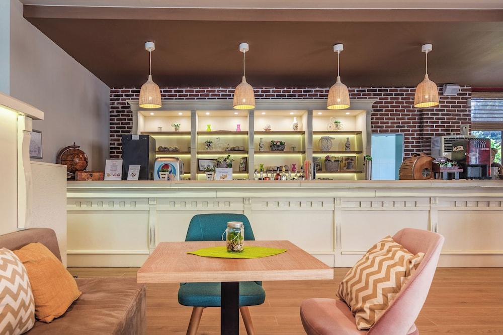 restaurant cafeteria
