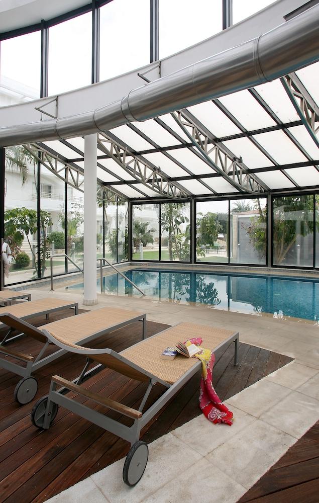 swimming pool spa