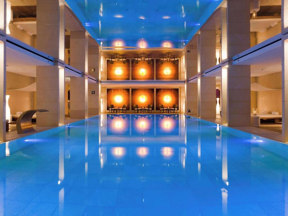 swimming pool spa