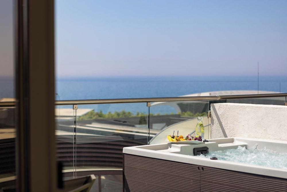 swimming pool spa