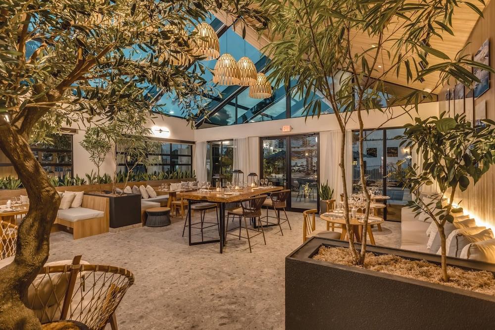restaurant cafeteria