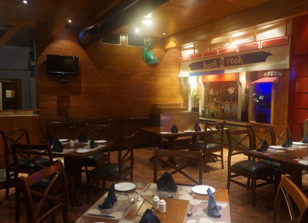 restaurant cafeteria