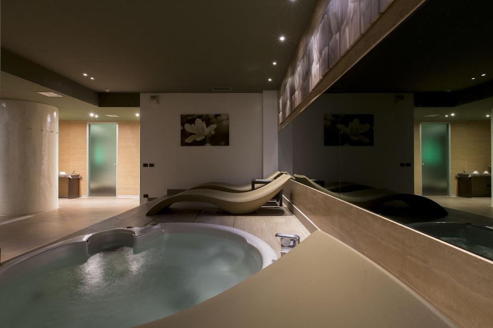 swimming pool spa