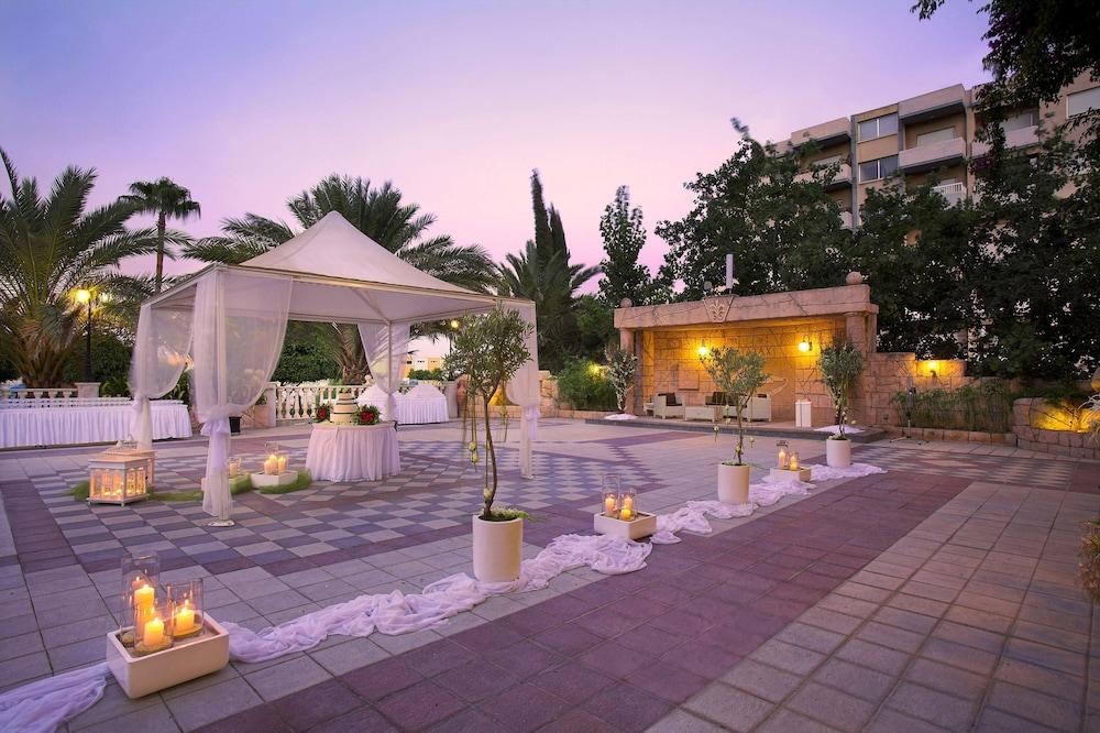 swimming pool spa