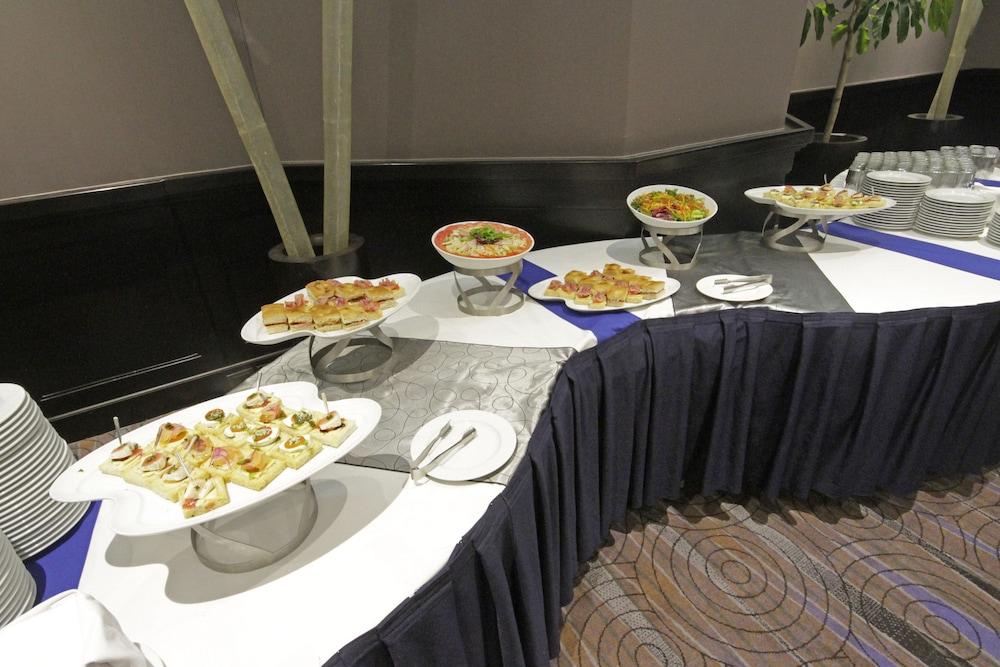 restaurant cafeteria