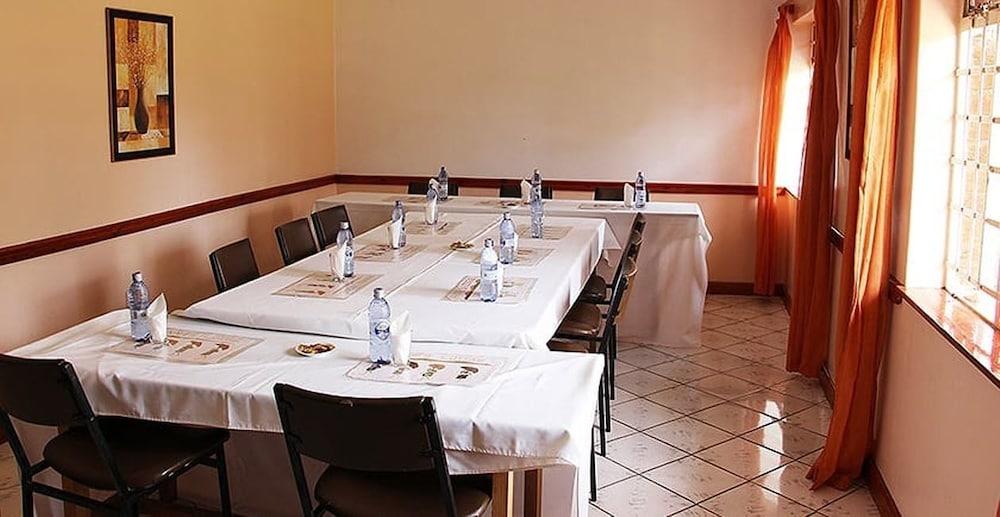 restaurant cafeteria