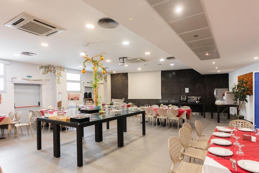 restaurant cafeteria
