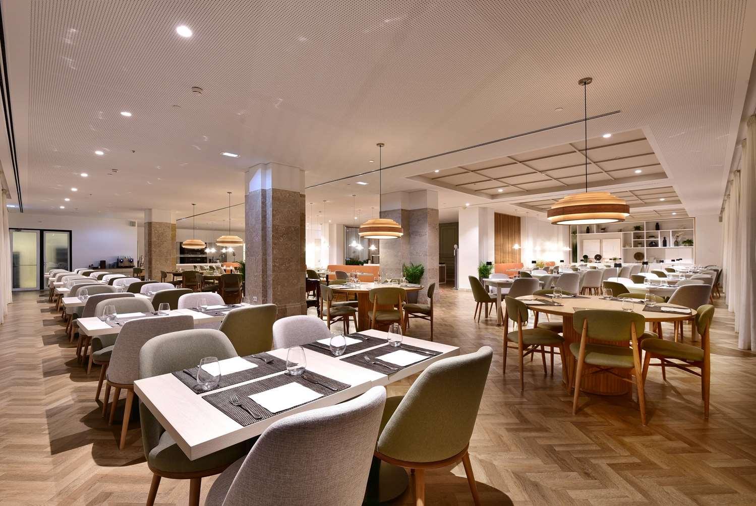 restaurant cafeteria