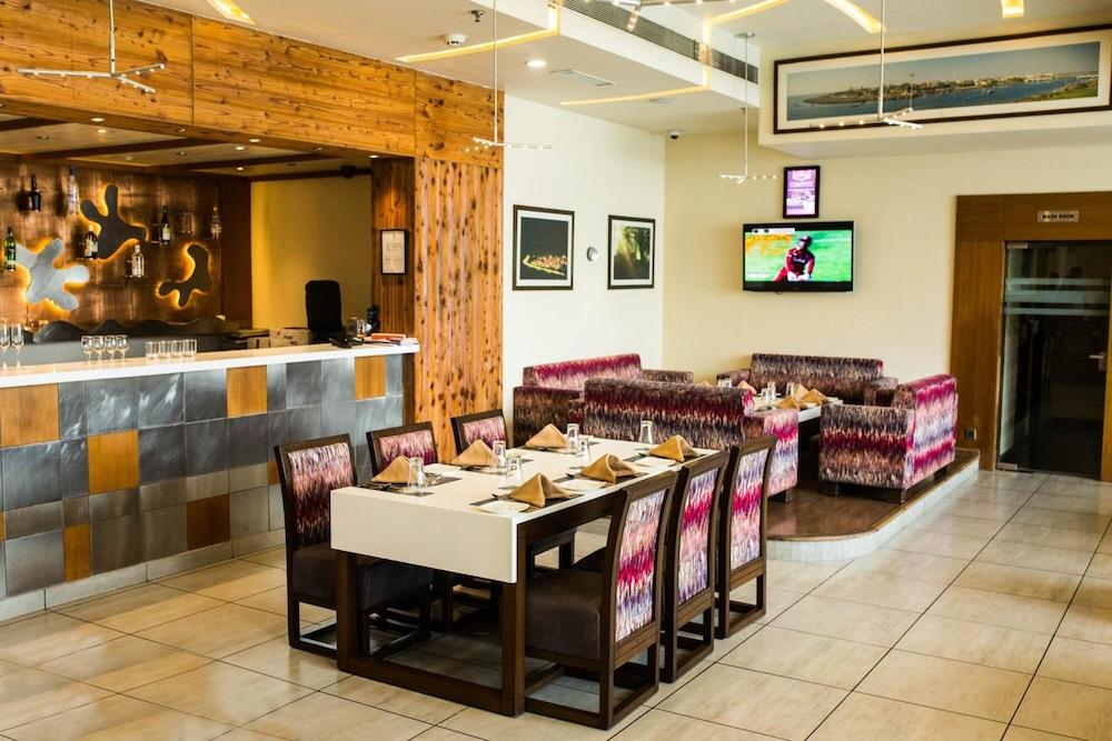 restaurant cafeteria