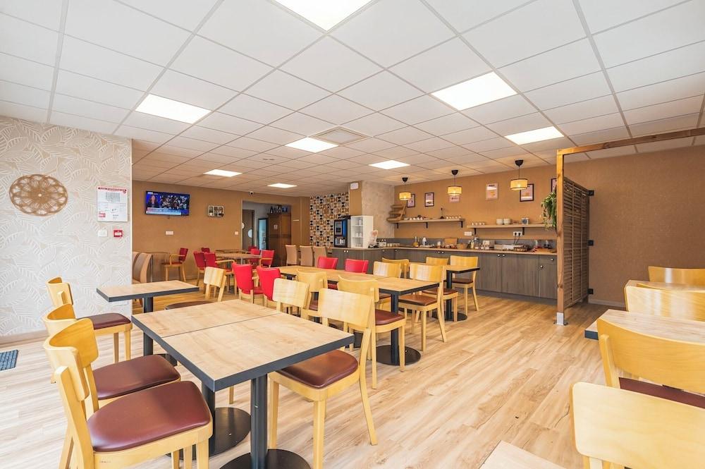 restaurant cafeteria