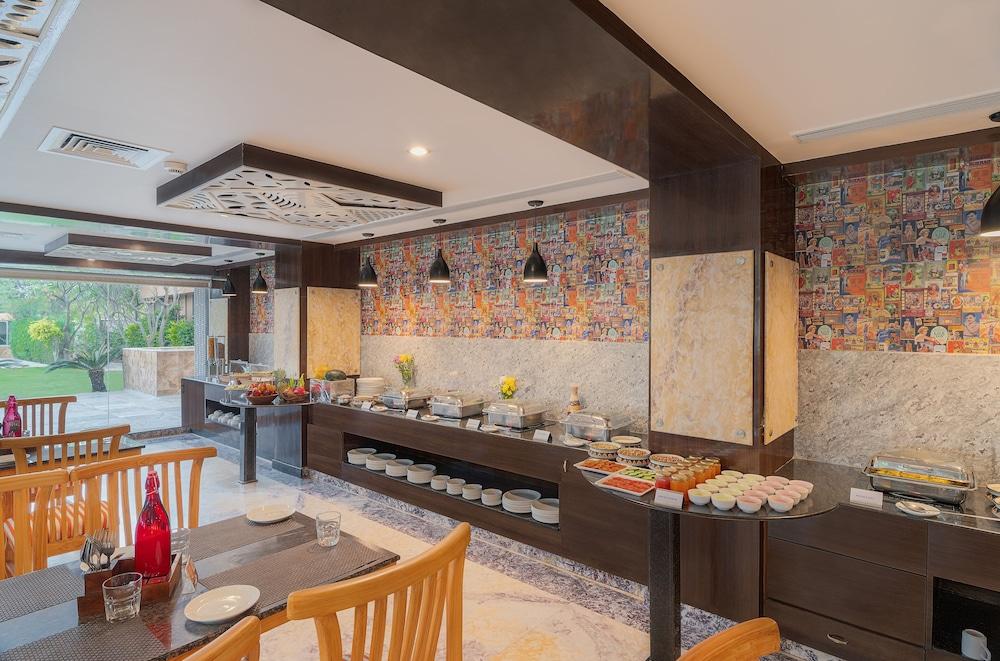 restaurant cafeteria