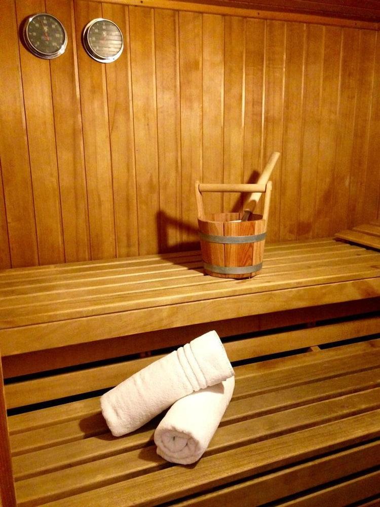 swimming pool spa