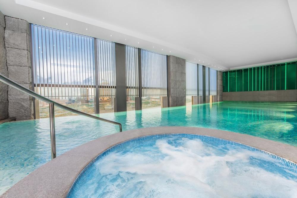 swimming pool spa