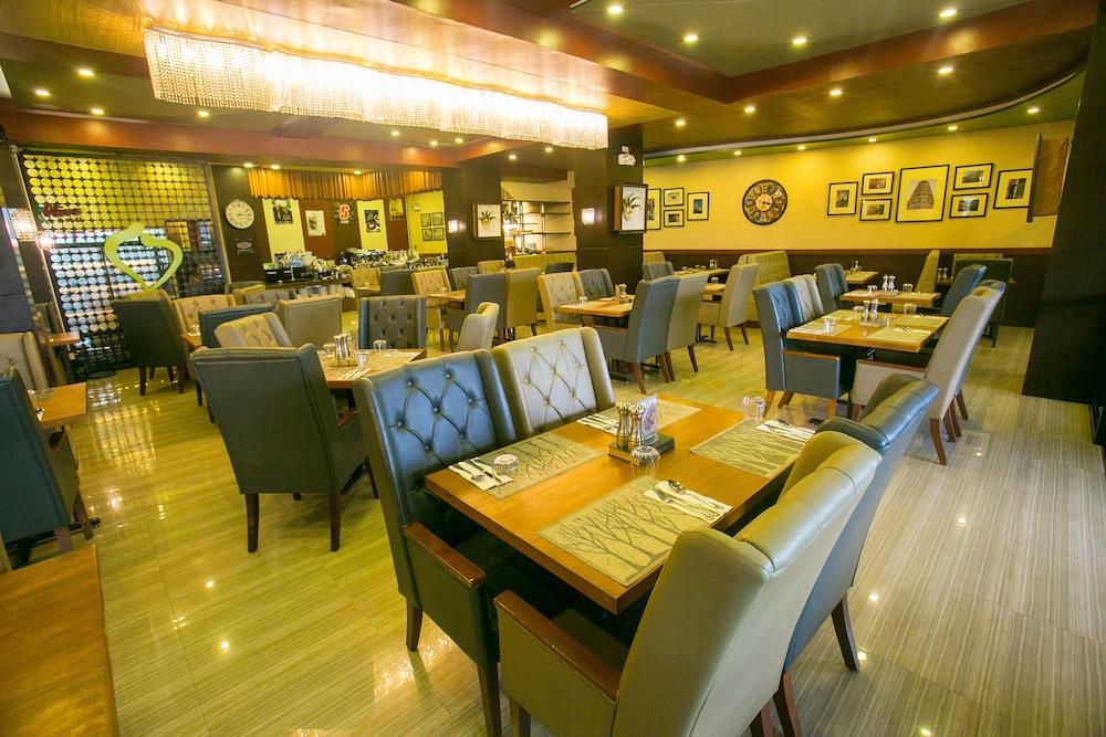 restaurant cafeteria