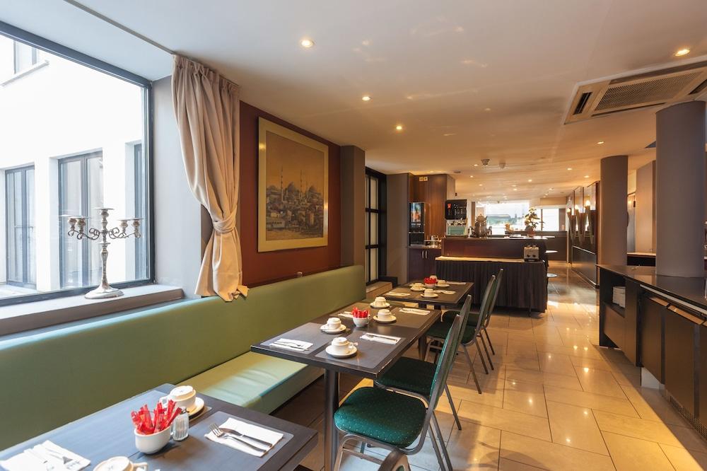 restaurant cafeteria