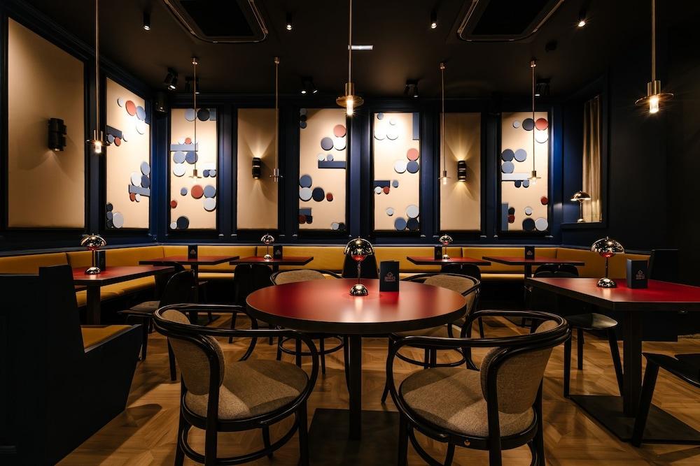restaurant cafeteria