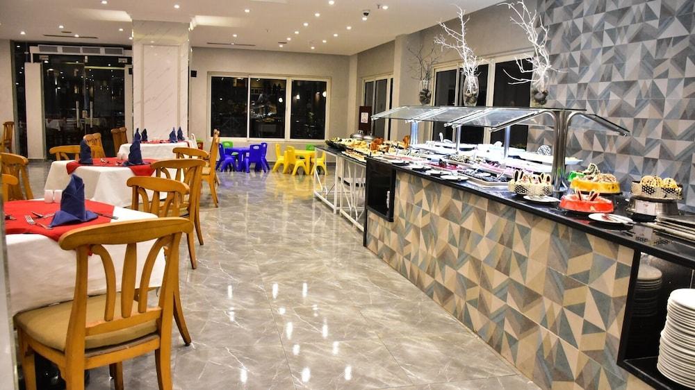 restaurant cafeteria