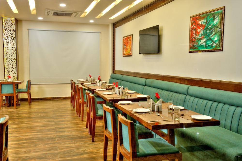 restaurant cafeteria