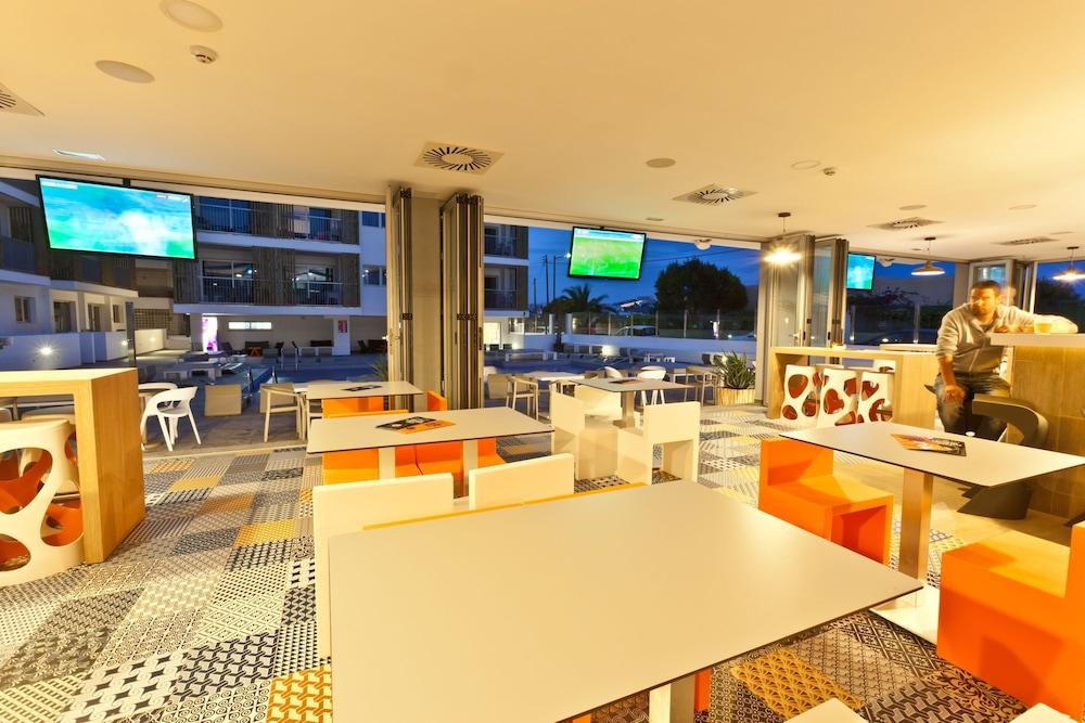 restaurant-cafeteria