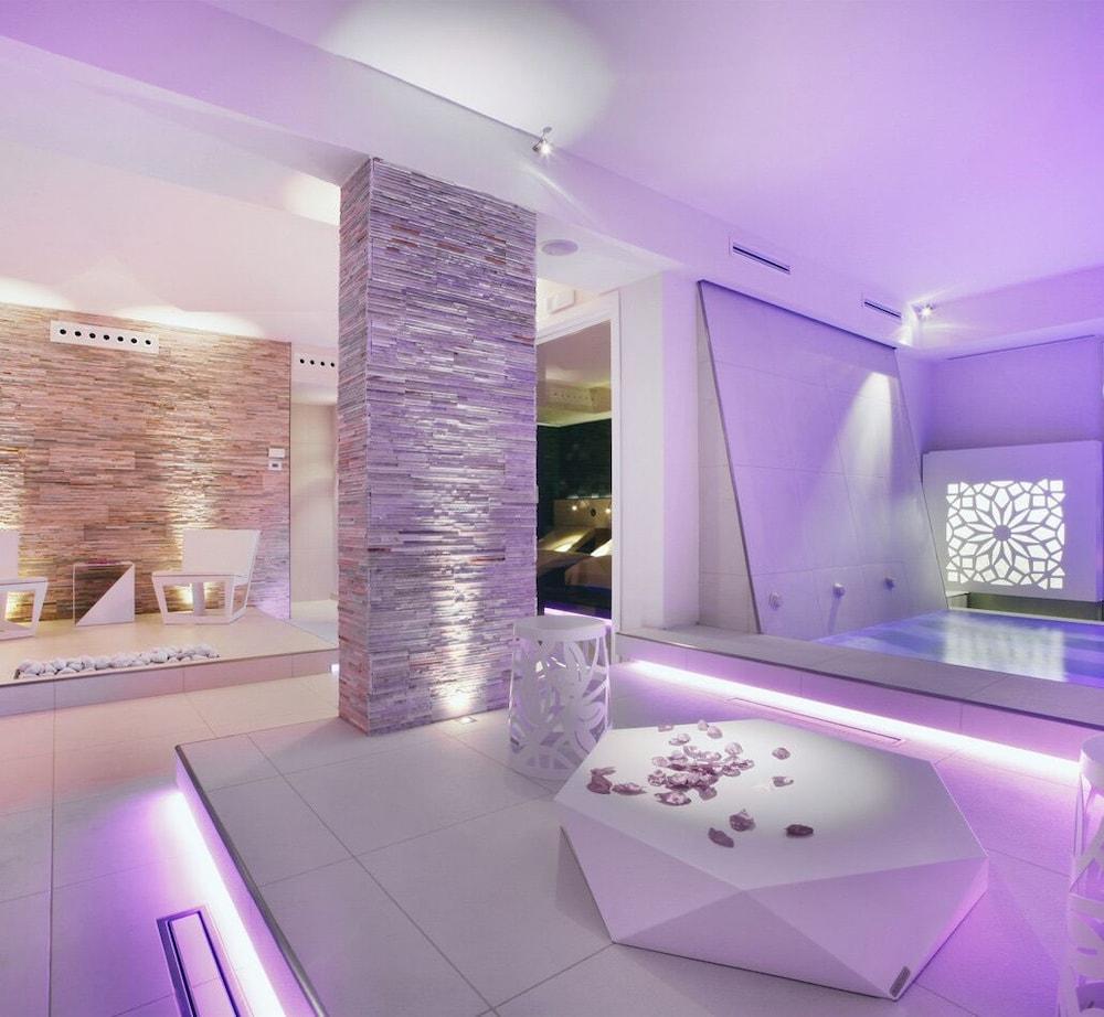swimming pool spa