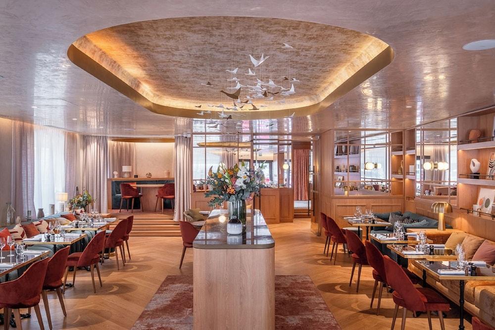 restaurant cafeteria
