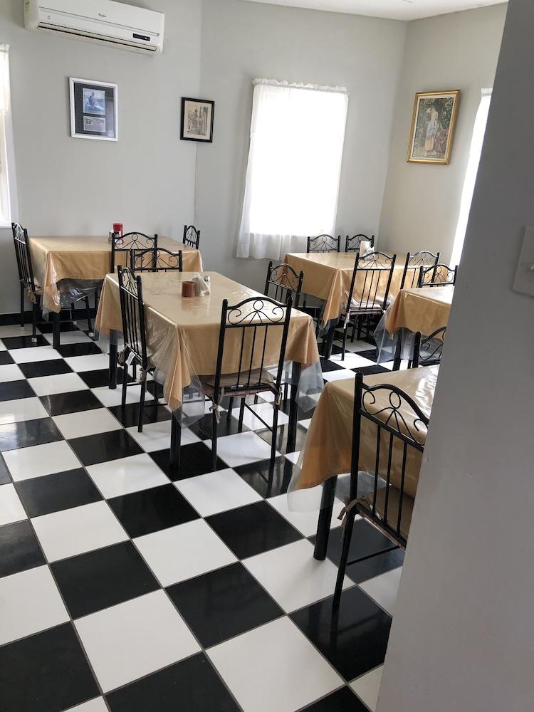 restaurant-cafeteria